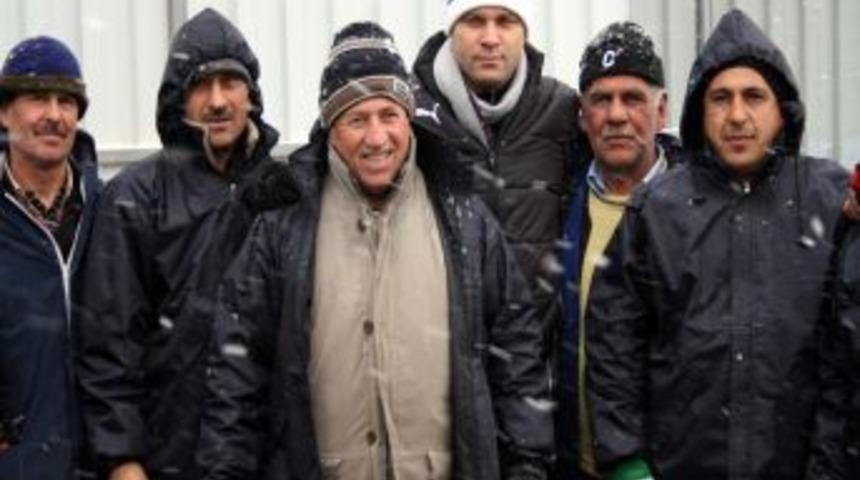 Bursaspor, kar altında &ccedil;alıştı