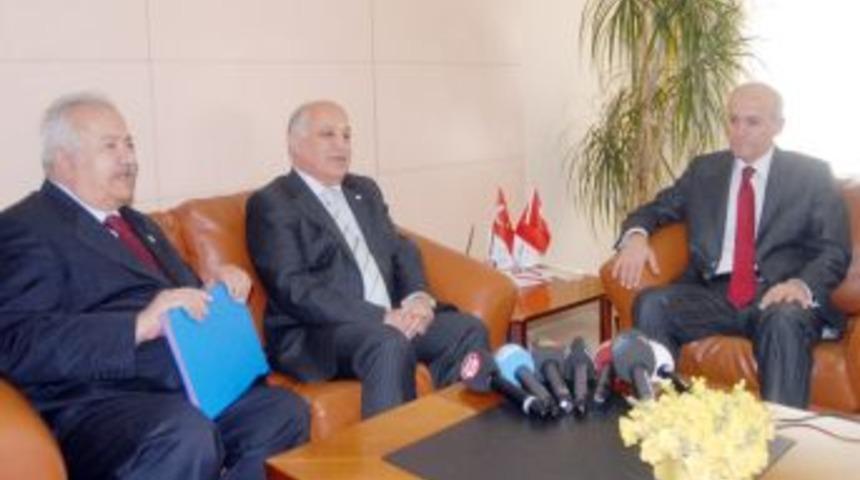 Akar: Depremzedeler artık yemeğini kendi konteynırında pişiriyor