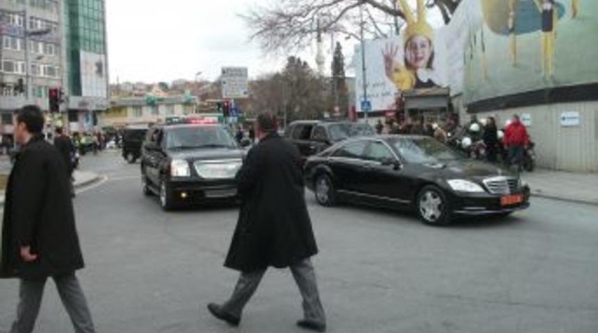 Başbakan Erdoğan, g&uuml;venlik zirvesi i&ccedil;in ofise geldi