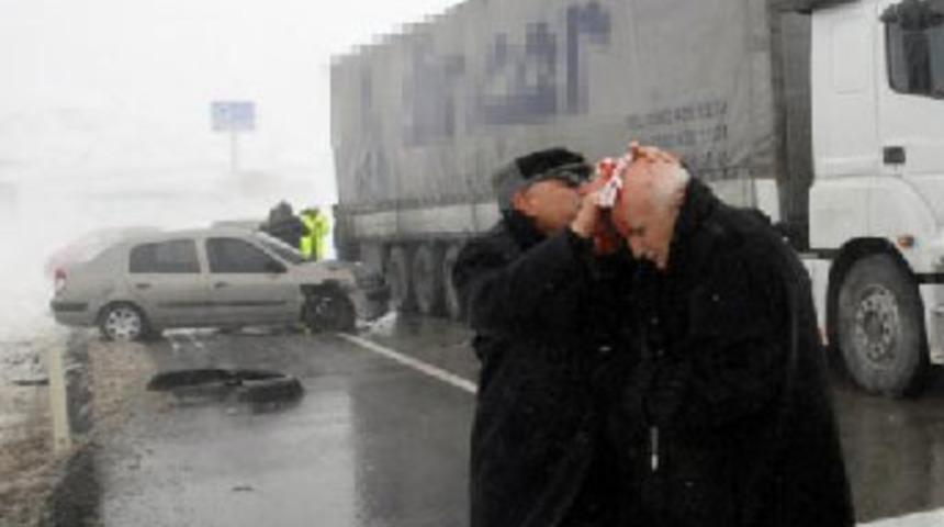 AK Partili vekiller kaza geçirdi