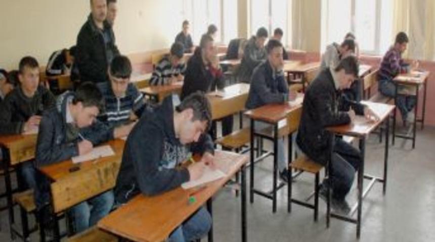 Elbistanlı bin 300 &ouml;ğrenci deneme sınavda ter d&ouml;kt&uuml;