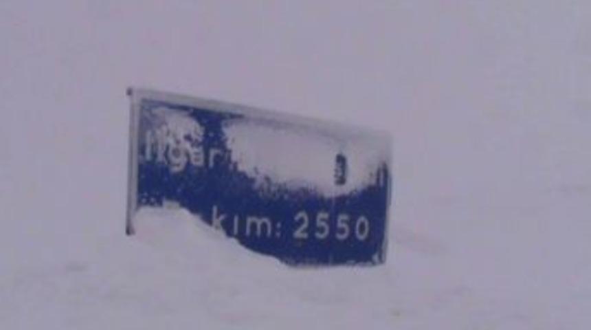 Ardahan-Posof yolu kar ve tipi nedeniyle ulaşıma kapandı