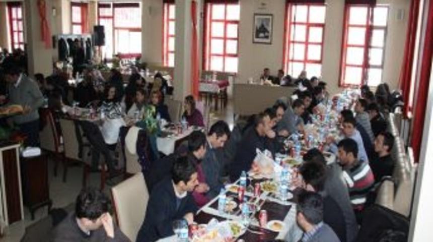 Ağrı'ya yeni atanan &ouml;ğretmenlere hoşgeldin yemeği