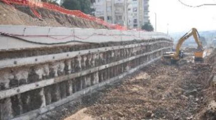İzmir'deki Evka5 k&ouml;pr&uuml;l&uuml; kavşağı y&uuml;zde 30 oranında tamamlandı