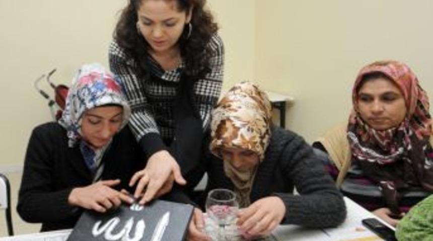 El sanatlarıyla ev b&uuml;t&ccedil;esine katkı sağlıyorlar