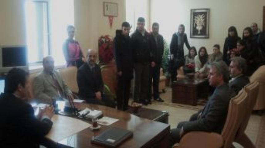 G&ouml;reve yeni başlayan &ouml;ğretmenlerden kaymakama ziyaret