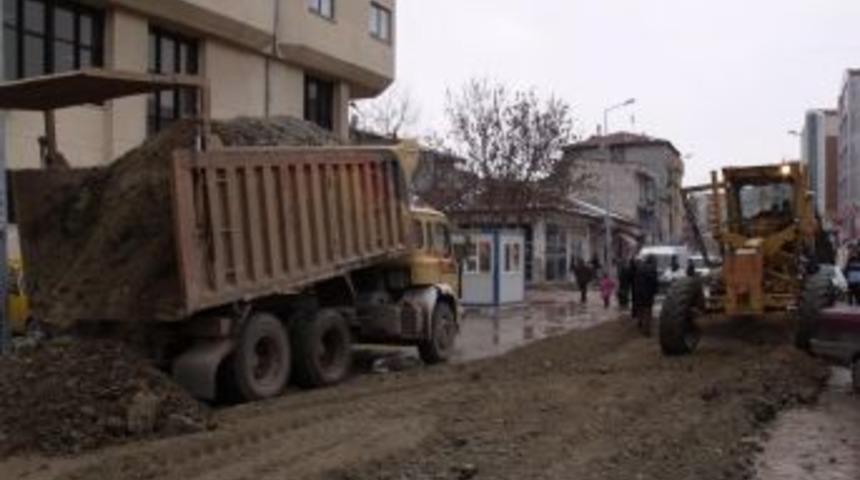 Yerk&ouml;y&rsquo;de devam eden altyapı &ccedil;alışmaları vatandaşın tepkisini &ccedil;ekti