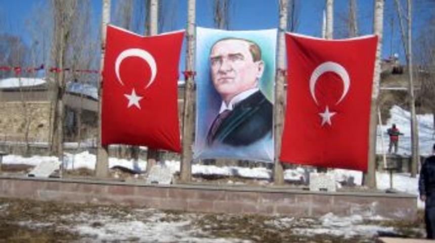 Alaca k&ouml;y&uuml; şehitlerine anma t&ouml;reni