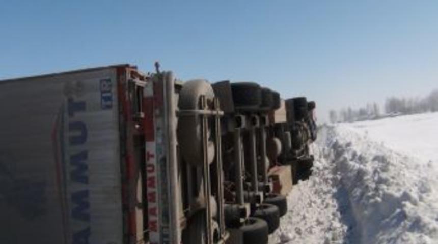 Ağrı-Eleşkirt yolunda trafik kazası