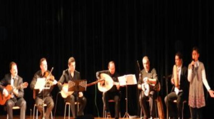 Nil&uuml;fer&rsquo;de altın sesler yarıştı