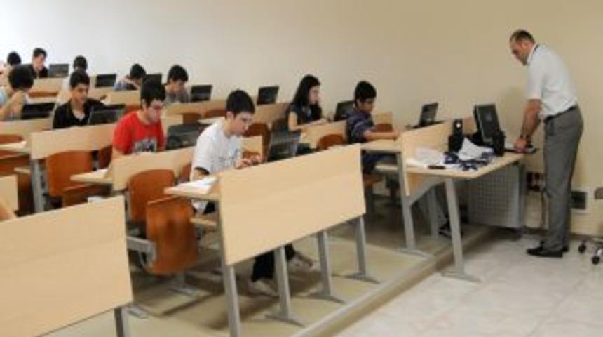 Bilim &uuml;reten &ouml;ğrencilere altın madalya