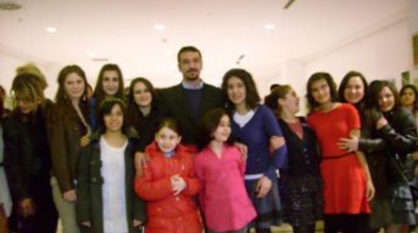 7'den 77'ye her kadın çiçektir sergisi açıldı