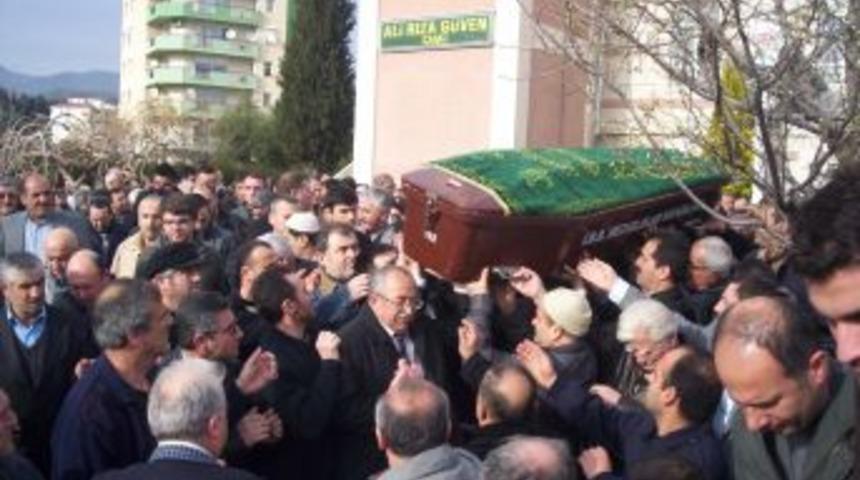 Eğitim g&ouml;n&uuml;ll&uuml;s&uuml; &Ouml;mer G&ouml;zel toprağa verildi