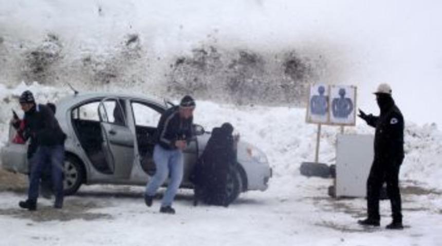 Bayburt polisi, ter&ouml;rist saldırılara g&ouml;z a&ccedil;tırmayacak