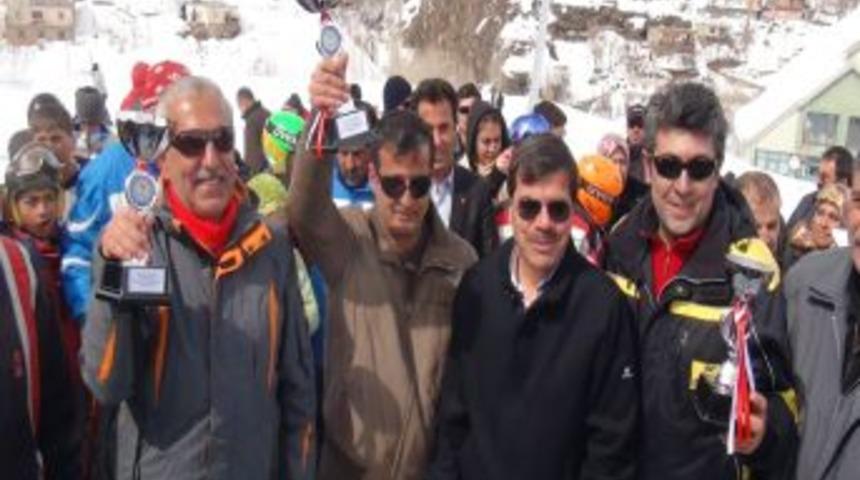 Bitlisli Kayak&ccedil;ılar &ldquo;Valilik Kupası&rdquo; Kayak Yarışmasında Kıyasıya Yarıştılar