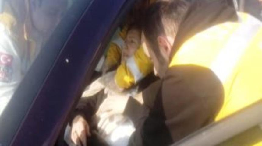 Asker eşi kışla yolunda kaza yaptı