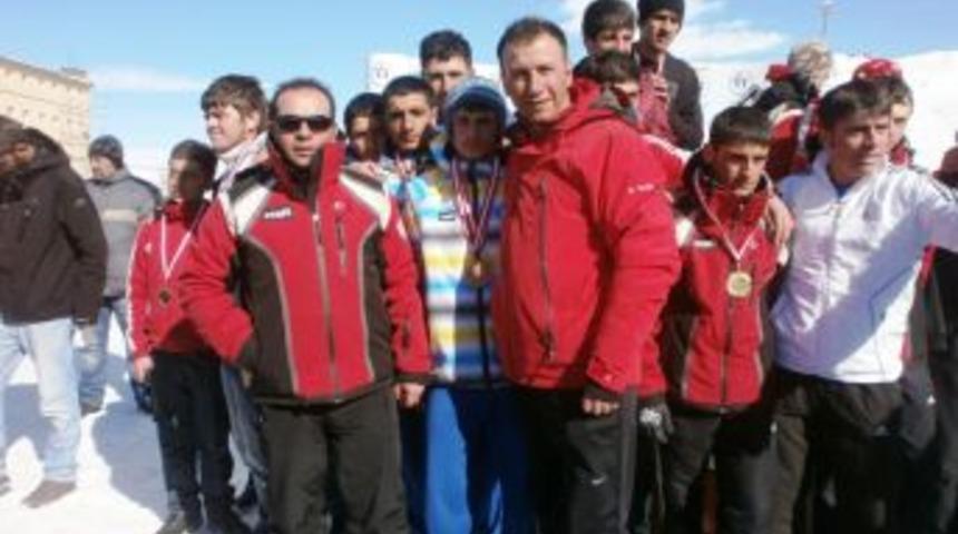 Sarıkamışlı kayak&ccedil;ı &ouml;ğreciler, Kayseri'den 7 madalya ile d&ouml;nd&uuml;