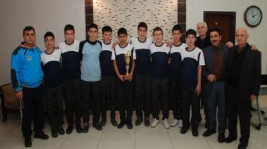 İmam Hatip Lisesi oyuncuları FUTSAL turnuvasında il birincisi oldu