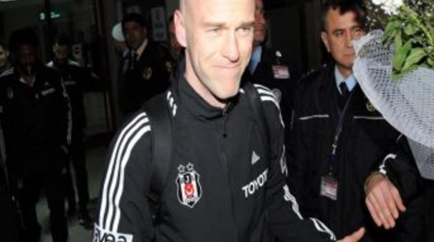 Beşiktaş, Ordu'da &ccedil;i&ccedil;eklerle karşılandı