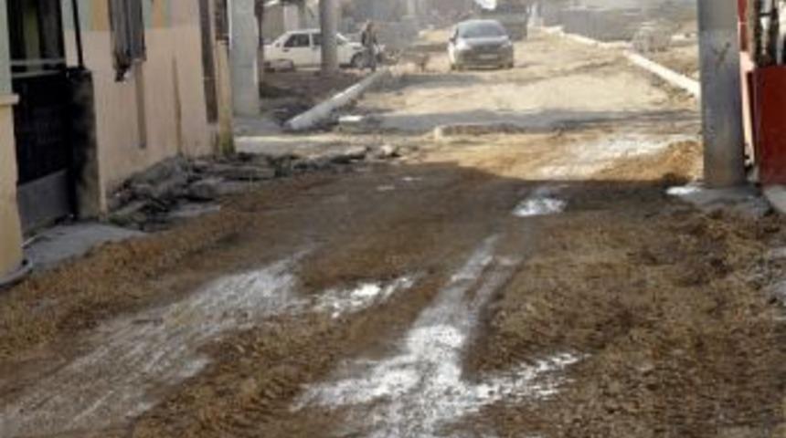 Fen işleri ekipleri M&uuml;fide İlhanda