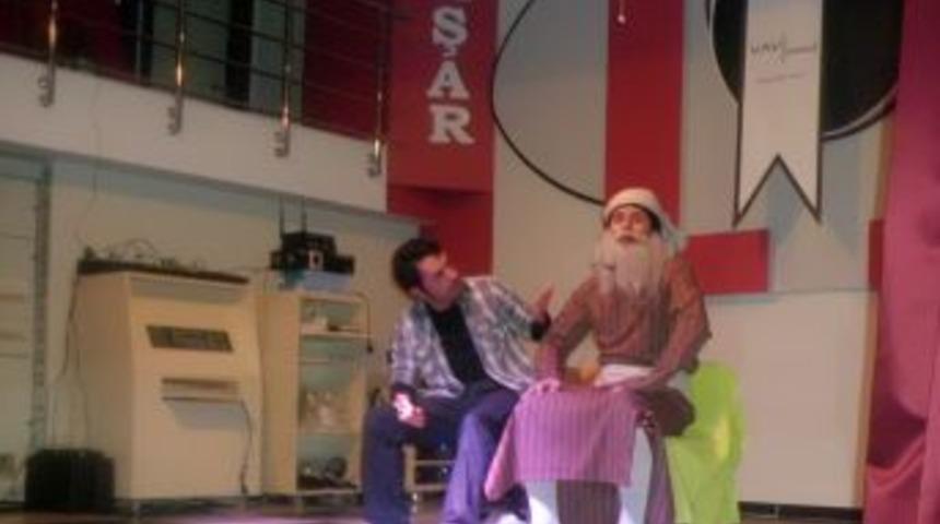 Hopa'da 'Suni Teneff&uuml;s' tiyatrosu beğeniyle izlendi