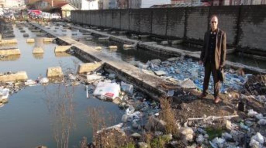 Kar sularıyla dolan eski k&ouml;m&uuml;r yıkama havuzları tehlike sa&ccedil;ıyor