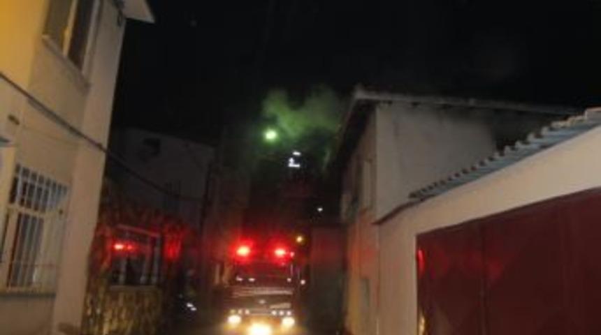 Elektrik kontağından &ccedil;ıkan yangın korkuttu