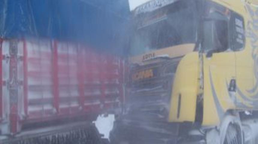 Afyonkarahisar&rsquo;da d&uuml;n kapanan yol hala a&ccedil;ılamadı