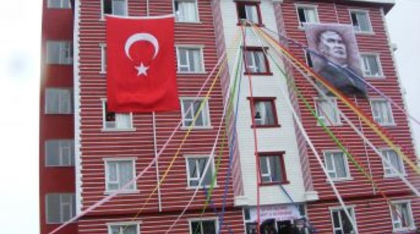 Vali G&uuml;ven&ccedil;: Eğitim hizmetleri ibadet h&uuml;km&uuml;ndedir