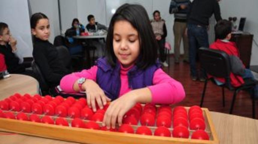 Okuma yazma &ouml;ğrenmeden sayıları toplamayı &ouml;ğreniyorlar