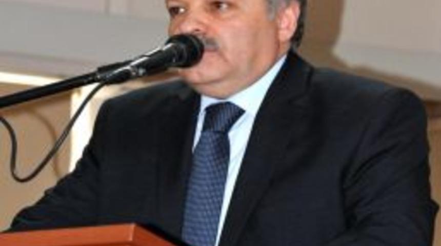 Vali Kahraman: D&uuml;nyada yaşanan gelişmeleri takip etmek şart