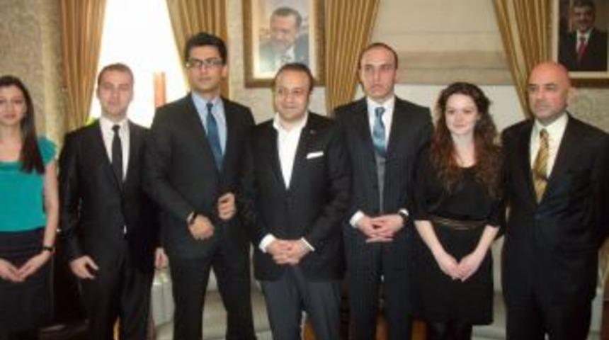 Bakan Bağış'tan, sanal alemde okullara bağış &ccedil;ağrısı