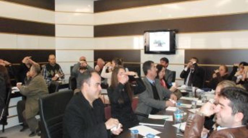 Zeytinyağı tadımının p&uuml;f noktalarını &ouml;ğrendiler