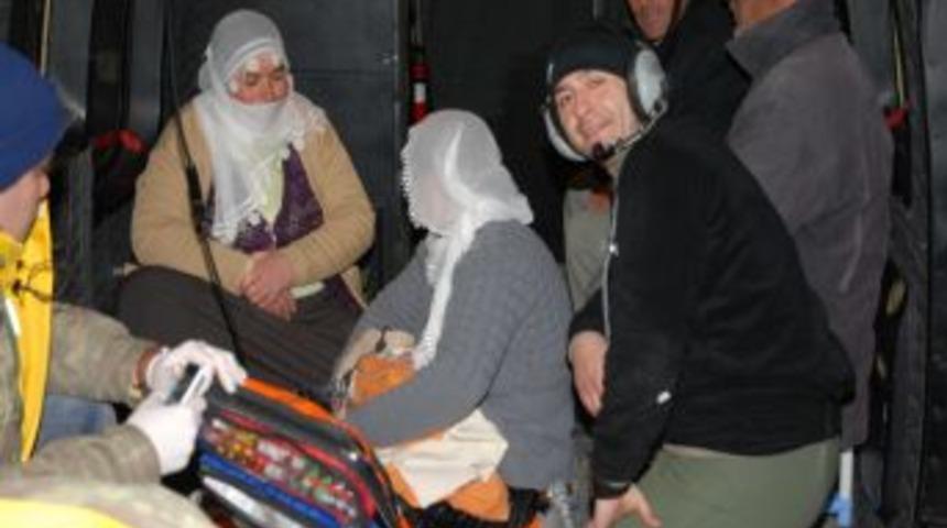 Bitlis'te 7&rsquo;nci doğumunu helikopterde yapan anne bebeğine pilotun ismini verdi