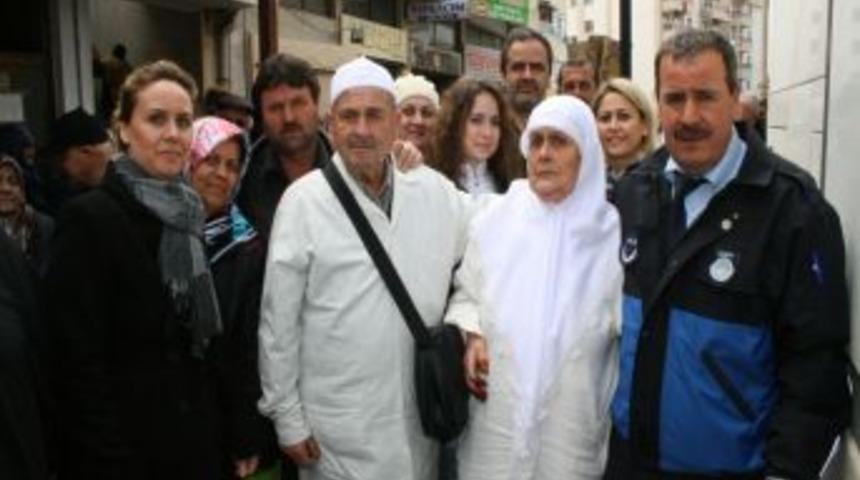 Umre yolcuları dualarla uğurlandı