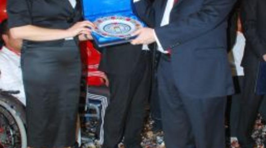 Muğla'da başarılı sporcular &ouml;d&uuml;llendirildi