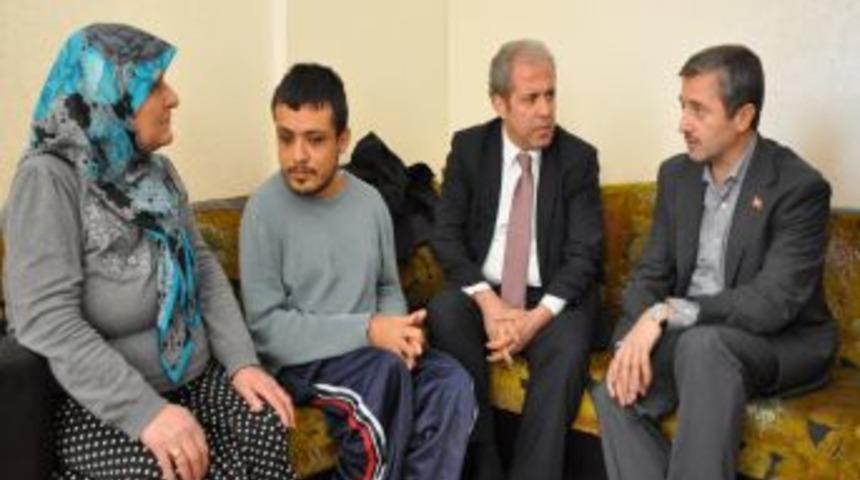 Başbakan&rsquo;ın, 7 yıl &ouml;nce ziyaret ettiği ailelere selamını g&ouml;t&uuml;rd&uuml;ler