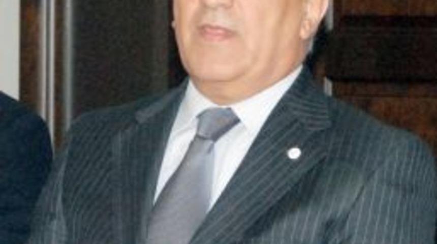 Akar: Suriye halkına, sınırı ge&ccedil;meden insani yardımda bulunduk