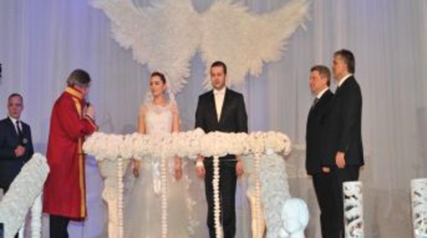 Cumhurbaşkanı G&uuml;l nikah şahitliği yaptı