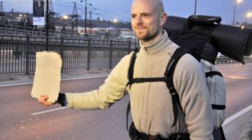 L&uuml;bnan&rsquo;dan Fransa&rsquo;ya otostop &ccedil;ekerek gidiyor