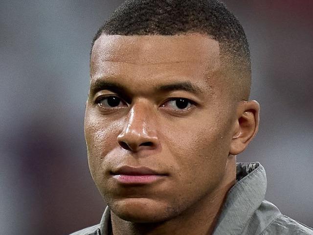 Real Madrid, &Ccedil;in'den &ouml;z&uuml;r diledi! Mbappe krizi son s&uuml;rat devam ediyor