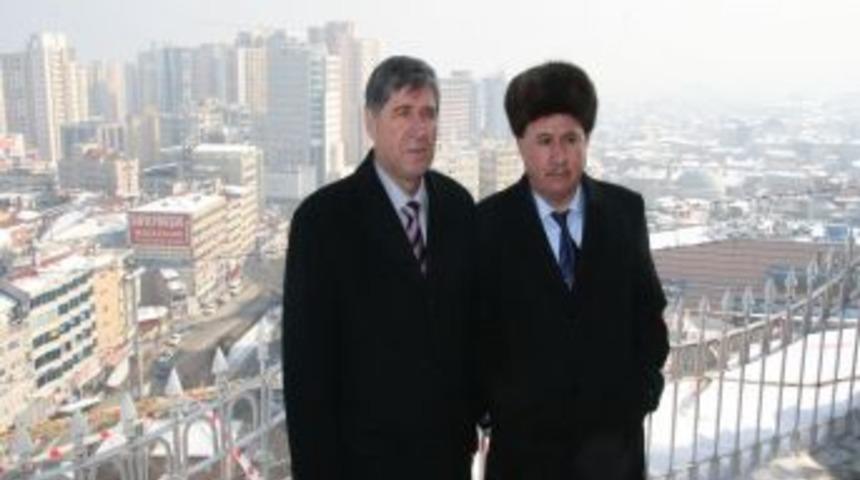 Cezayirli vali gezdi, belediye başkanı fotoğrafladı