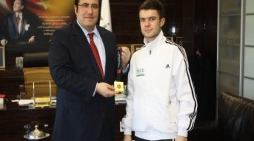 Abiş, şampiyonluğu elden bırakmadı