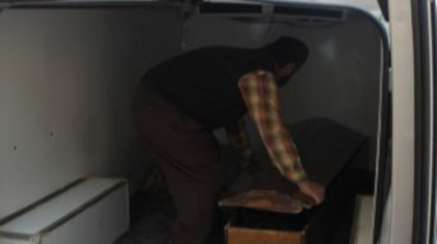 Arkadaşlarıyla alkol alırken fenalaşan gen&ccedil; &ouml;ld&uuml;