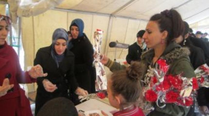 Tekstil iş&ccedil;ilerinden eğitim kermesine yardım