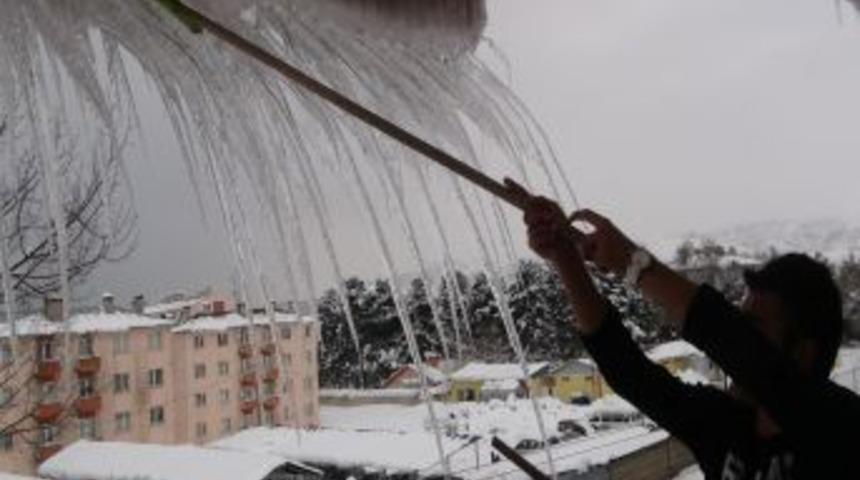 Bitlis&rsquo;te 3 metrelik sarkıtlar oluştu