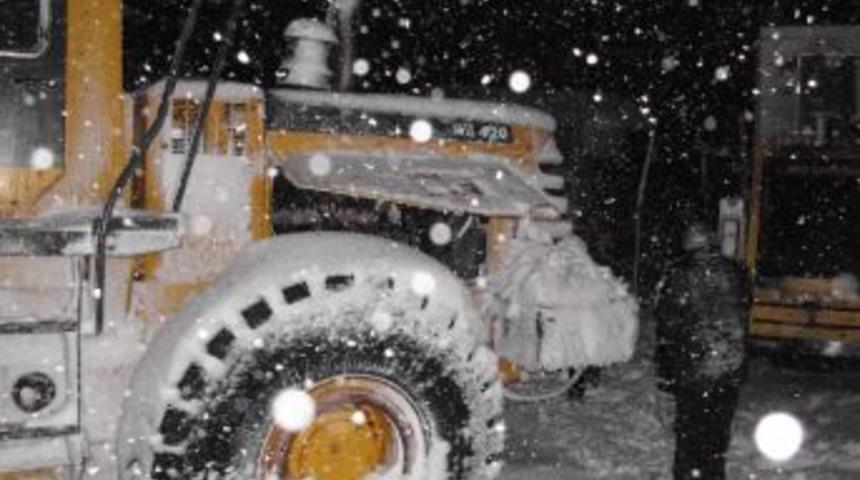 Varto&rsquo;da mahsur kalan 40 kişi petrol ofisine sığındı