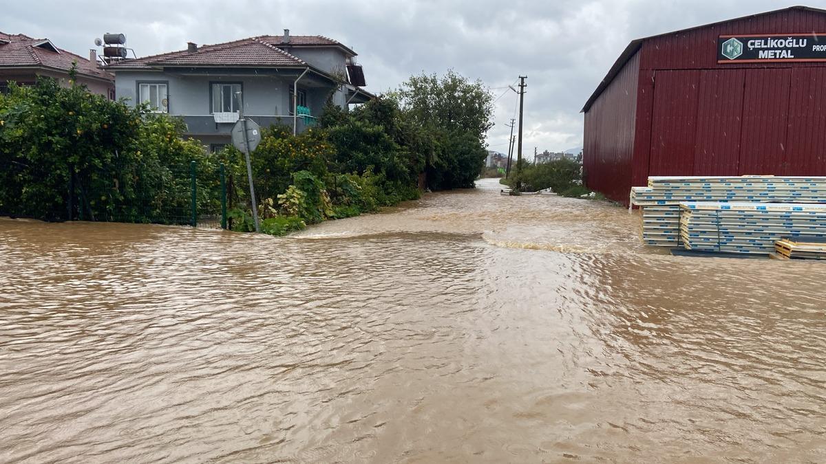 Muğla da sağanak yağış hayatı felç etti! Tersakan çayı taştı 2