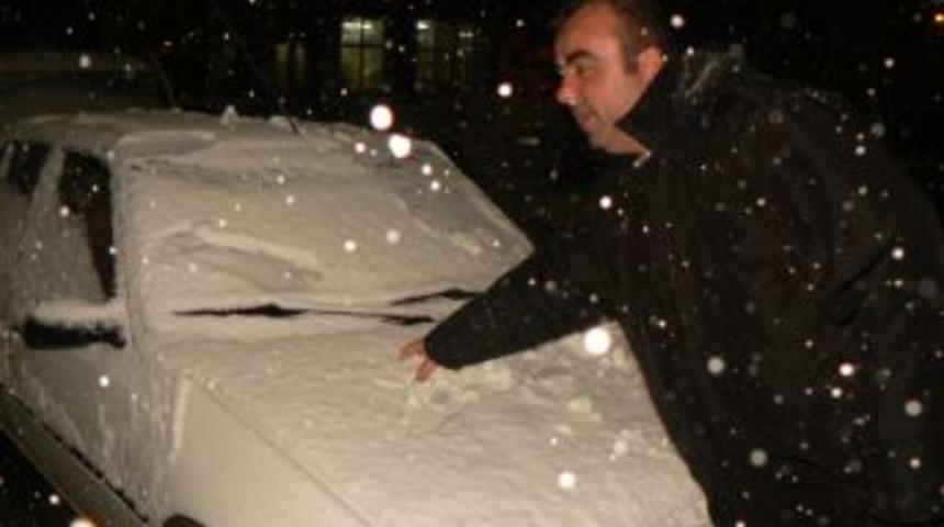 Edirne'de kar yağışı etkili oluyor