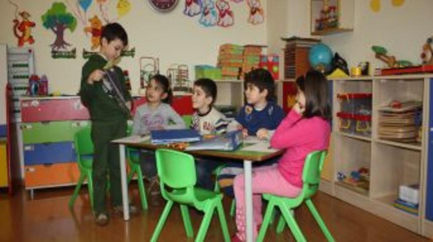 K&ouml;pek benekleriyle demokrasi eğitimi alıyorlar